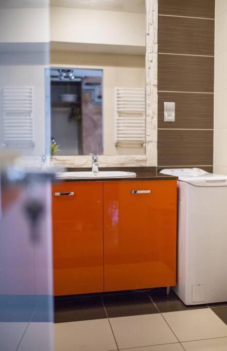 Studio In The Center -Easy Access From The Airport Kraków Zewnętrze zdjęcie